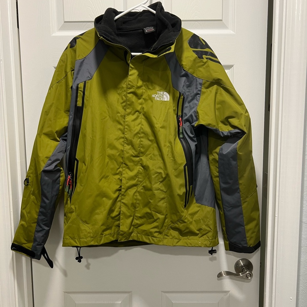 North Face Men’s Goretex Jacket in yellow/green size medium